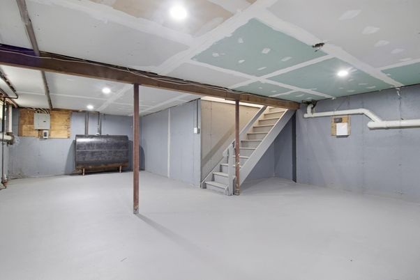 Empty room, Interior, Recessed Lighting