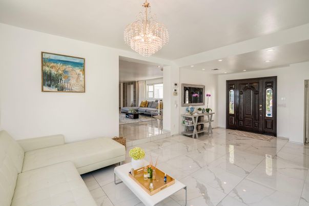Chandelier, Interior, Living room, Marble, Recessed Lighting