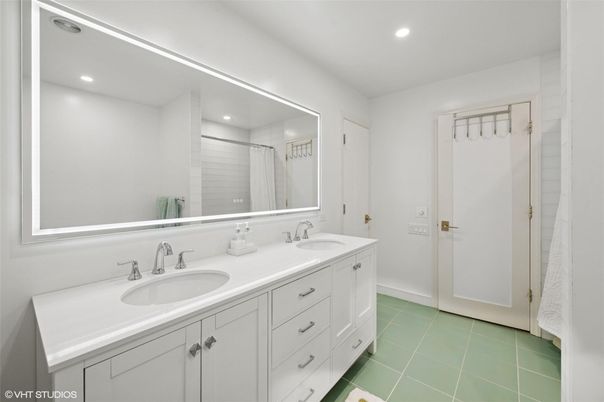 Bathroom, Dual Sink Vanities, Interior, Recessed Lighting