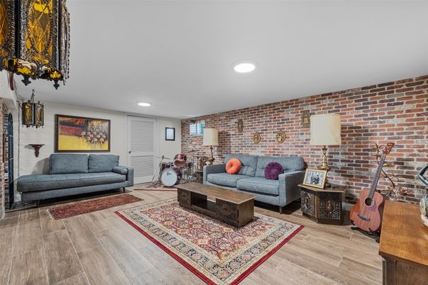 Fitness Equipment, Interior, Living room, Recessed Lighting, Stone Walls, Wood Texture Flooring