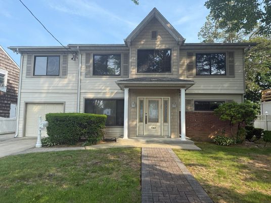 Attached, Exterior, Facade, Brick Facade, Rowhouse