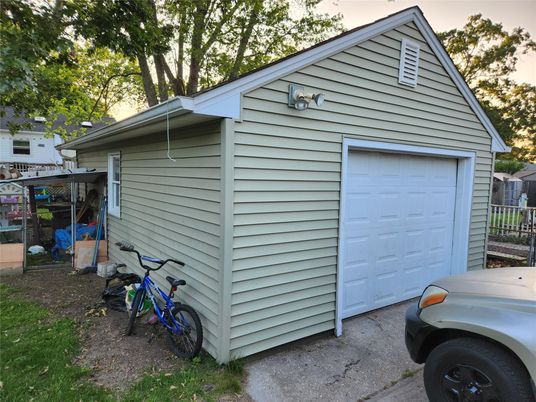 Detached Garage, Exterior