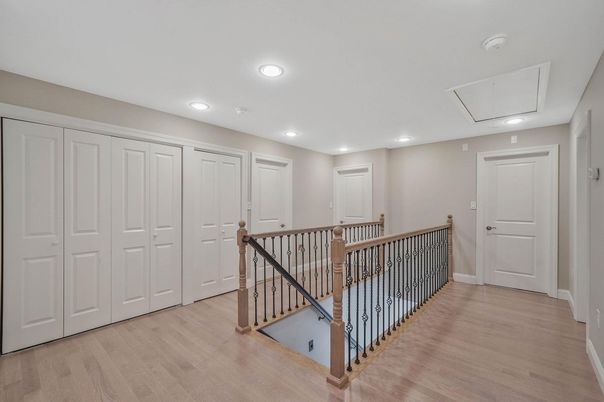 Interior, Recessed Lighting, Wood Texture Flooring