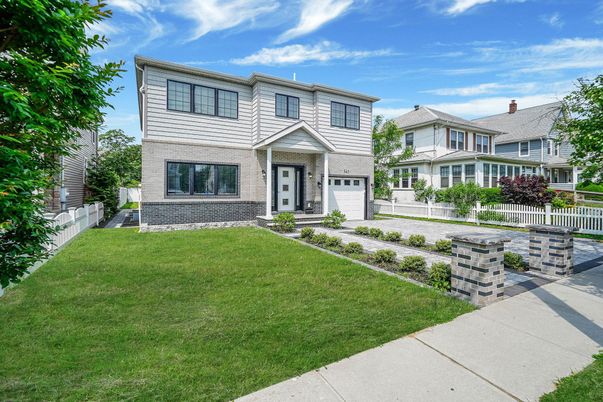 Attached, Exterior, Facade, Brick Facade, Rowhouse