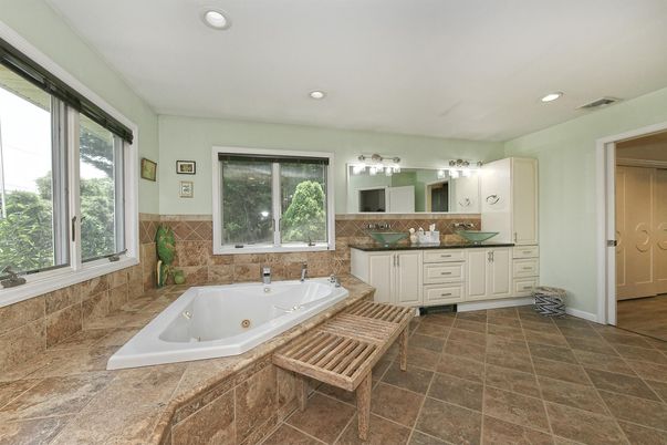 Bathroom, Interior, Recessed Lighting