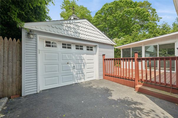 Detached Garage, Exterior