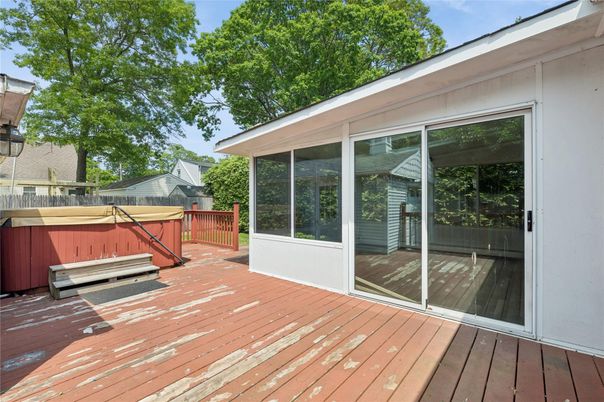 Exterior, Hot Tub