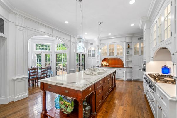 Dining room, Interior, Kitchen, Pendant Lights, Recessed Lighting, Wood Texture Flooring