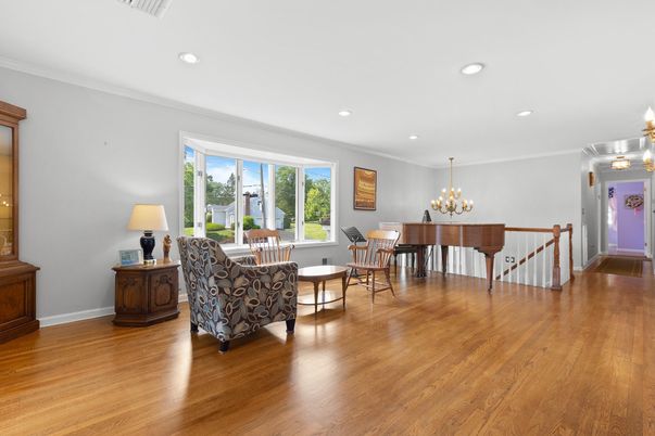 Chandelier, Dining room, Interior, Piano, Recessed Lighting, Wood Texture Flooring