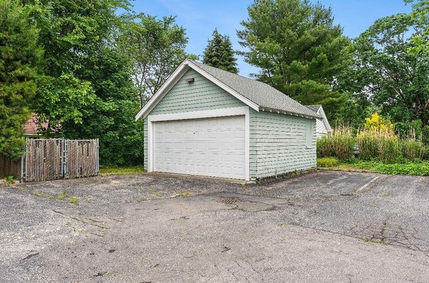 Detached Garage, Exterior