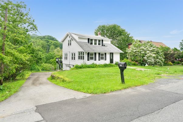 Exterior, Facade, Cape Cod