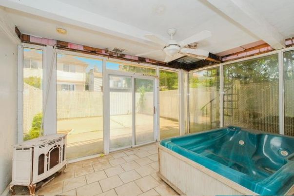 Hot Tub, Interior, Sun Room
