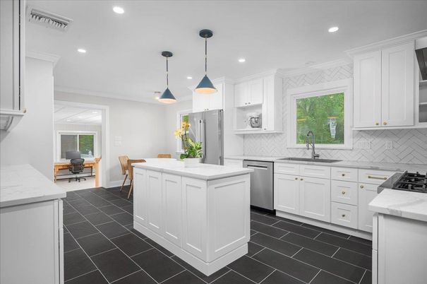 Dining room, Interior, Kitchen, Pendant Lights, Recessed Lighting, Stainless Steel Appliances