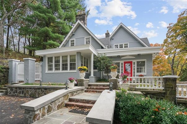 Exterior, Facade, Queen Anne Victorian
