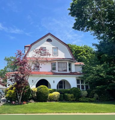 Backyard, Exterior, Facade, Queen Anne Victorian