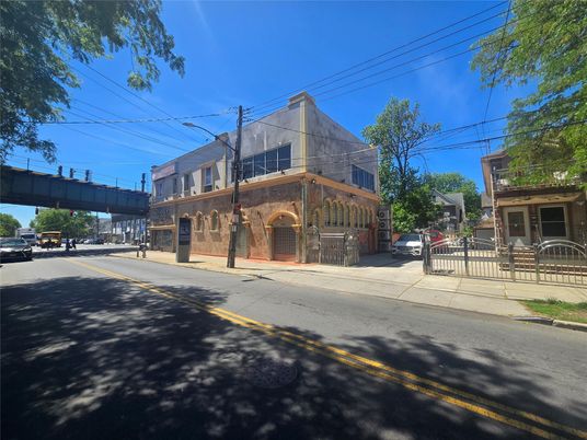 Exterior, Facade, None