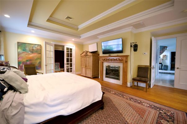 Bedroom, Fireplace, Interior, Recessed Lighting, Wood Texture Flooring