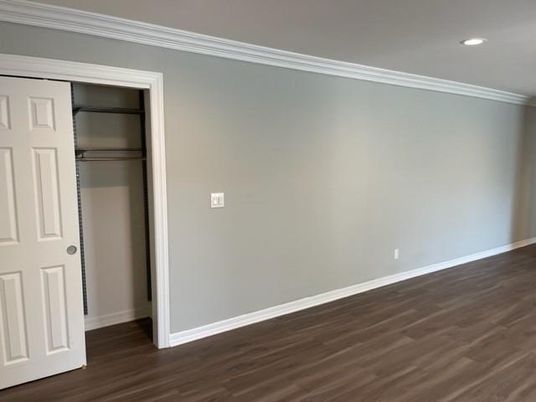 Empty room, Interior, Recessed Lighting, Wood Texture Flooring