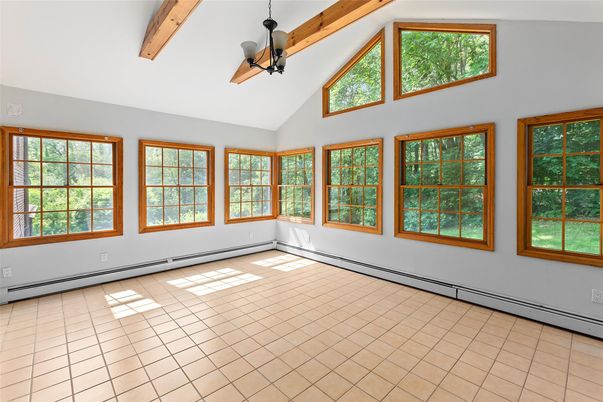 Empty room, Interior, Wooden Beams
