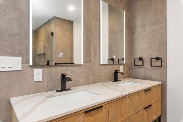 Bathroom, Dual Sink Vanities, Interior, Recessed Lighting