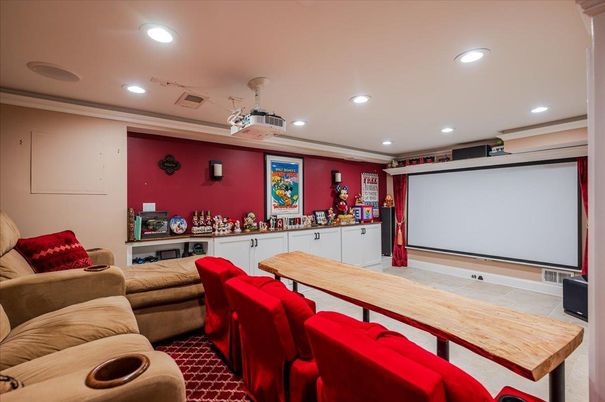 Interior, Projection Screen, Recessed Lighting, Theatre Room