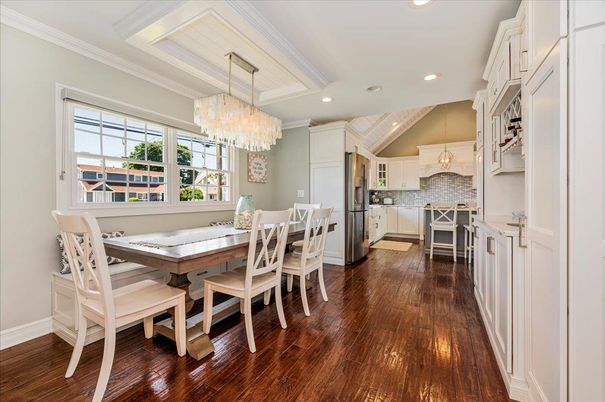 Chandelier, Dining room, Interior, Kitchen, Recessed Lighting, Wood Texture Flooring