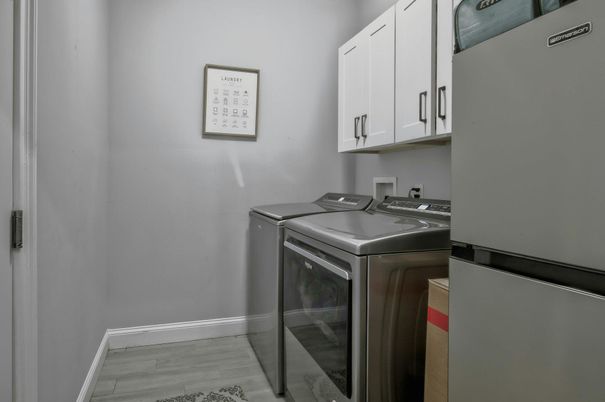 Interior, Washer, Wood Texture Flooring