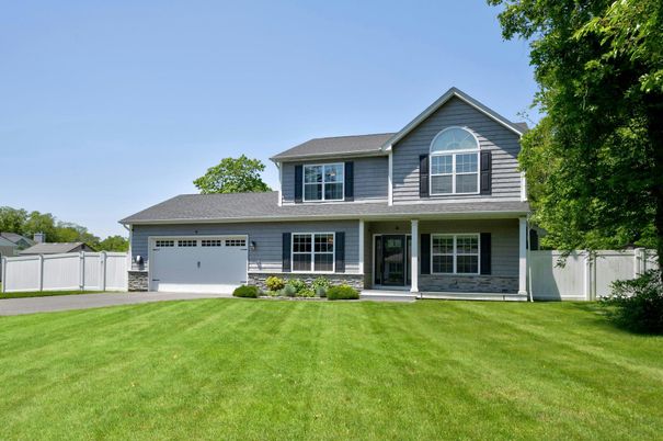 Attached, Exterior, Facade, Farmhouse