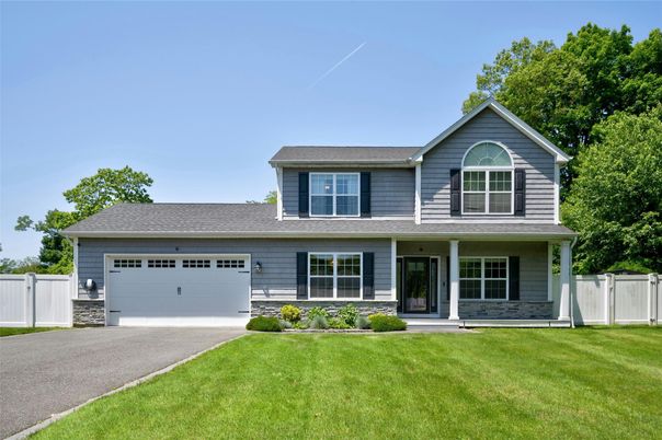 Attached, Exterior, Facade, Farmhouse