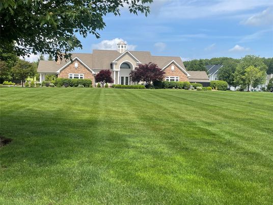 Backyard, Exterior, Facade, Brick Facade, Ranch