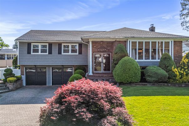 Attached, Exterior, Facade, Brick Facade, Raised Ranch