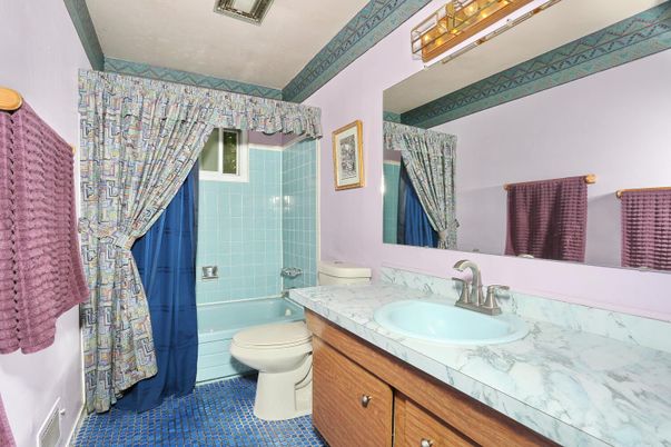Bathroom, Interior, Tile Countertops