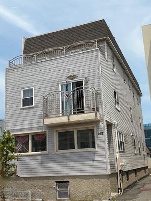 Exterior, Facade, Rowhouse