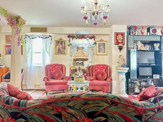 Chandelier, Interior, Living room