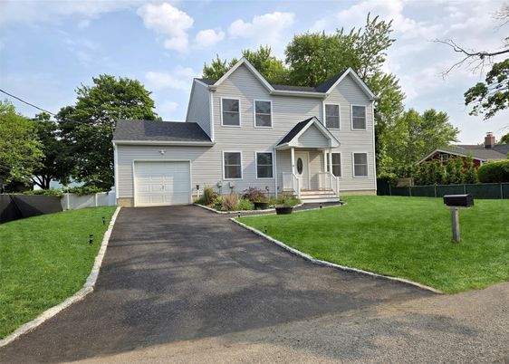 Attached, Exterior, Facade, Farmhouse
