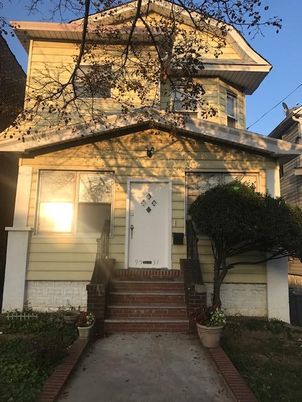 Exterior, Facade, American Foursquare