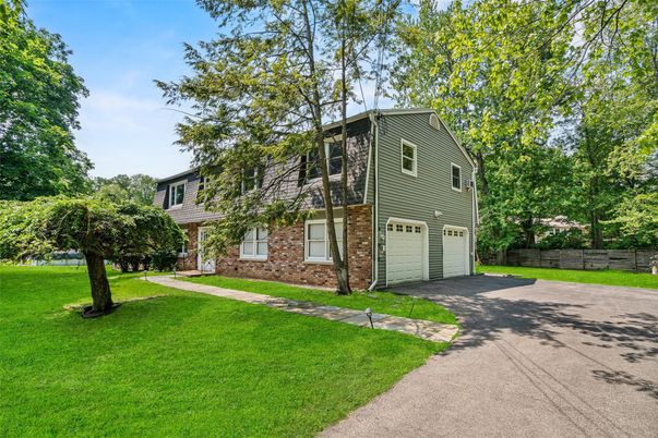 Attached, Exterior, Facade, Brick Facade, Raised Ranch