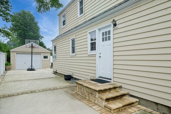 Detached Garage, Exterior