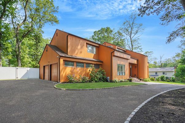 Attached, Exterior, Facade, Modern