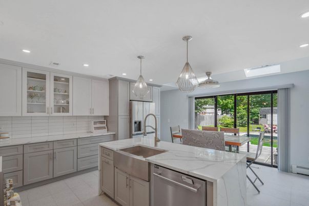 Dining room, Interior, Kitchen, Pendant Lights, Recessed Lighting, Stainless Steel Appliances