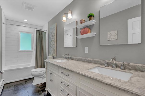 Bathroom, Dual Sink Vanities, Interior, Recessed Lighting