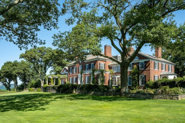 Backyard, Exterior, Facade, Brick Facade, Georgian