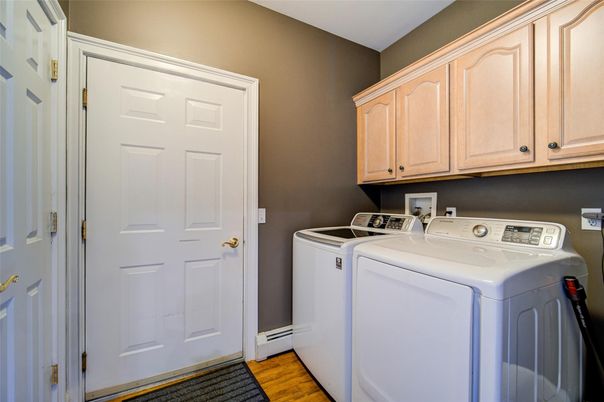 Interior, Washer, Wood Texture Flooring