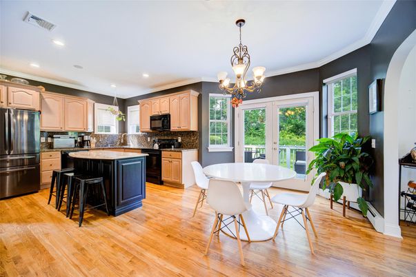 Chandelier, Dining room, Interior, Kitchen, Pendant Lights, Recessed Lighting, Wood Texture Flooring