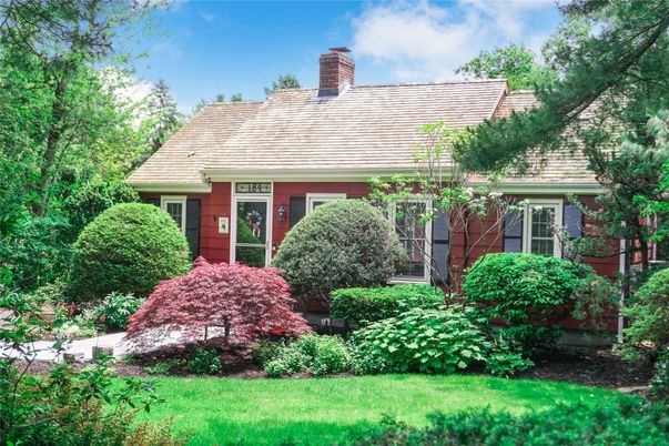 Exterior, Facade, Cape Cod