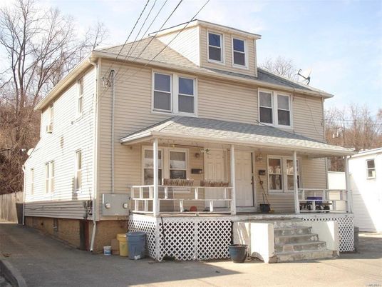 Exterior, Facade, American Foursquare