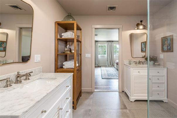 Bathroom, Dual Sink Vanities, Interior