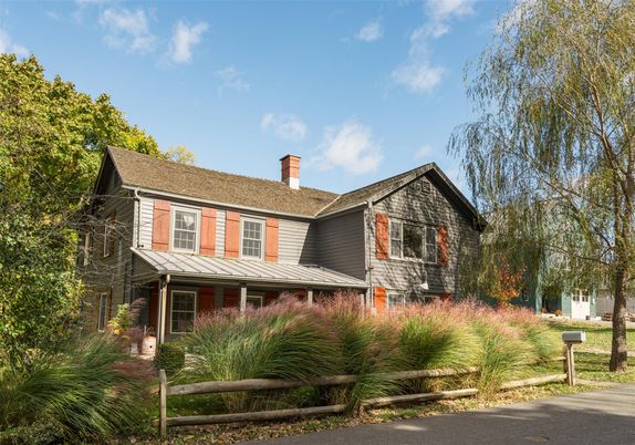 Exterior, Facade, Farmhouse