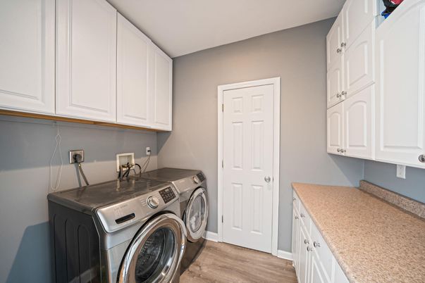 Interior, Washer, Wood Texture Flooring