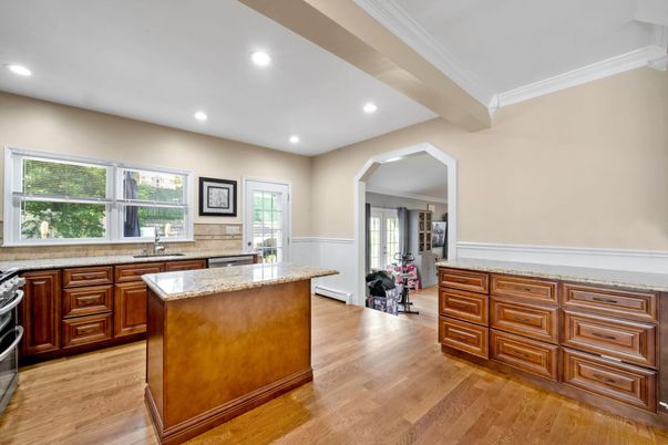 Fitness Equipment, Interior, Kitchen, Recessed Lighting, Wood Texture Flooring